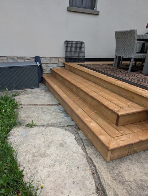 Cascading corner steps onto natural flagstone — Barrie, Ontario