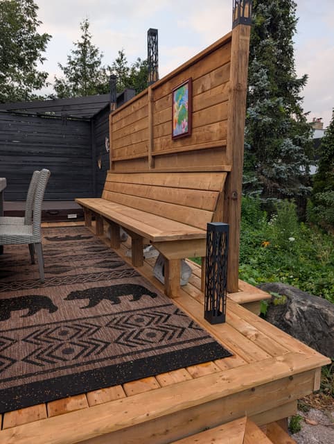 Built-in bench, feature wall and lighting — Wasaga Beach, Ontario