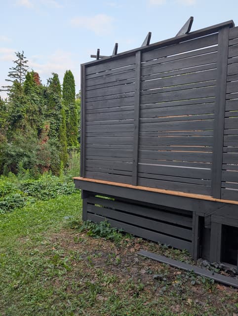 The screen from outside — bench cap and skirt — Wasaga Beach, Ontario